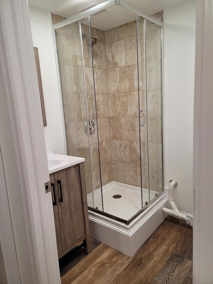 Photograph showing a recently remodeled bathroom
