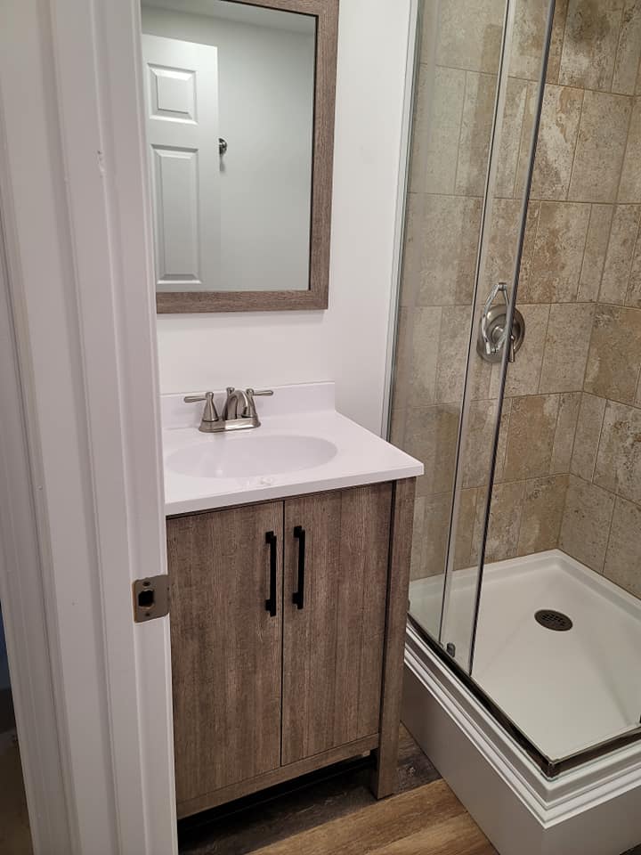 Photograph showing a recently remodeled bathroom